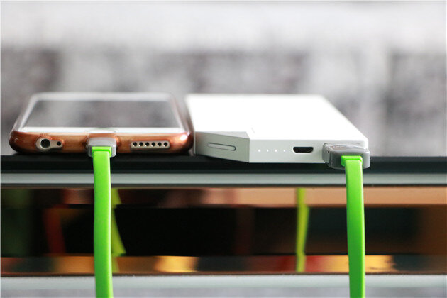 充电WIFI存储两用,流云绝对旅行好伴侣 充电WIFI存储两用,流云绝对旅行好伴侣