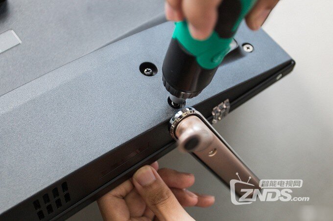 极简设计说不出的复古感 微鲸55英寸电视全