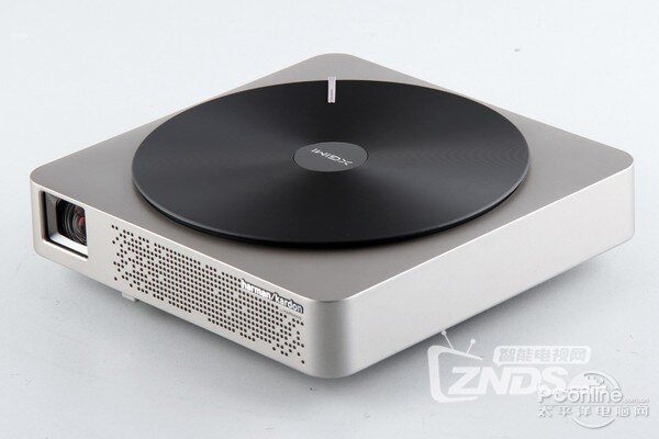 测极米Z4极光无屏电视:音响效果出色 亮度制约