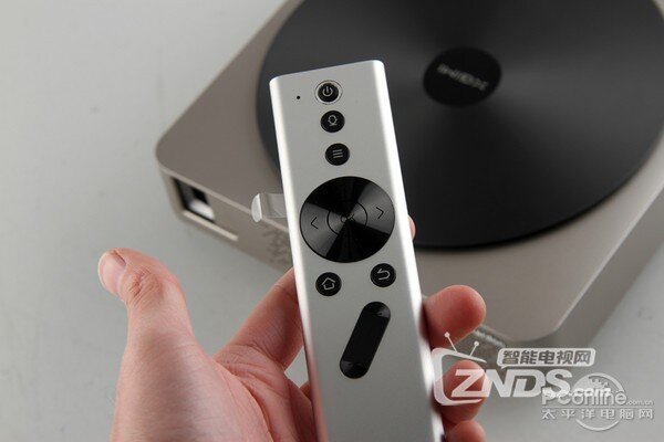 测极米Z4极光无屏电视:音响效果出色 亮度制约