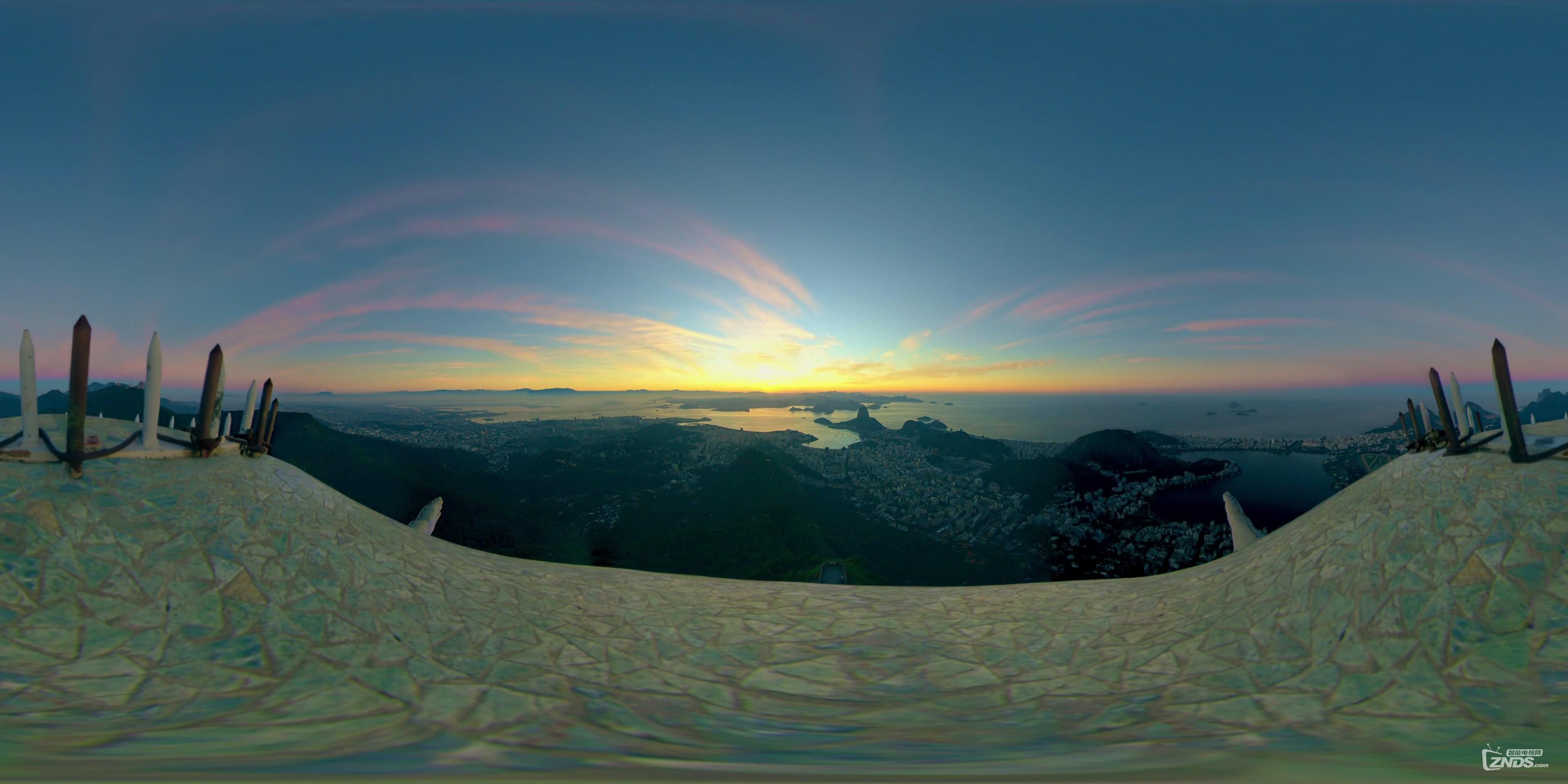 [4K VR全景视频]360度全景VR视频带你感受阿尔卑斯滑雪圣地..._4K资源交流_ZNDS