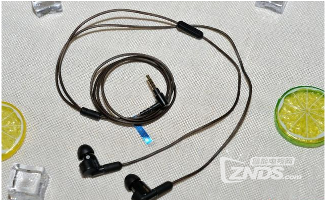 精致,音质上乘--索尼圈铁混合耳机XBA-N3AP评