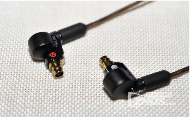 精致,音质上乘--索尼圈铁混合耳机XBA-N3AP评