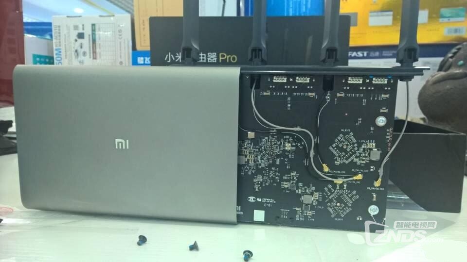 完全拆解小米路由器Pro:无接口,预加硬盘无望