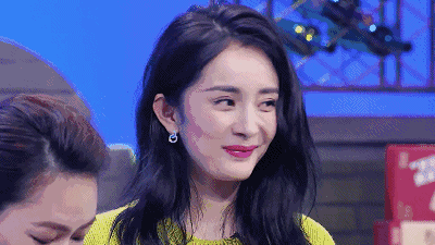 杨幂和小s,到底谁才是细白直的腿玩年女王?