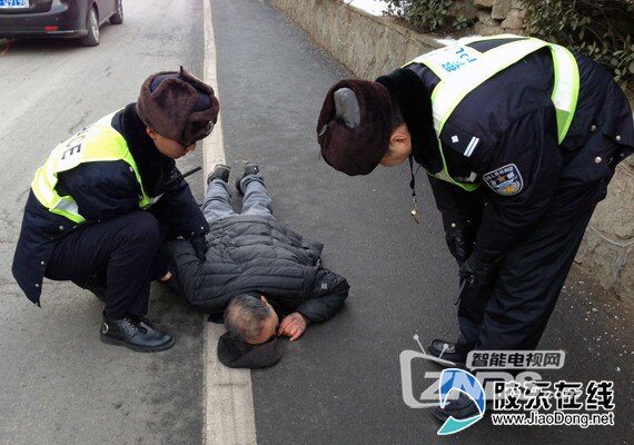 烟台上演真人版<扶不扶>:老人醒后问"你咋撞我"