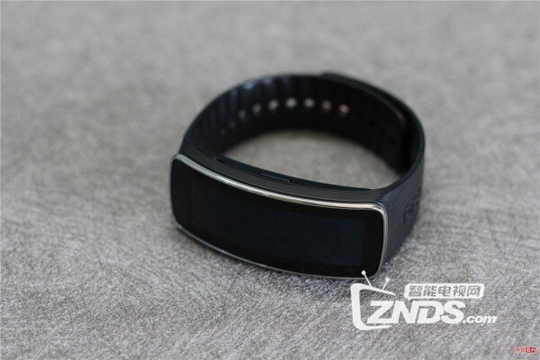 三星Gear Fit智能手环体验评测：外观大于实用