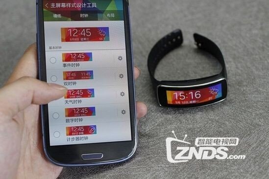 三星Gear Fit智能手环体验评测：外观大于实用