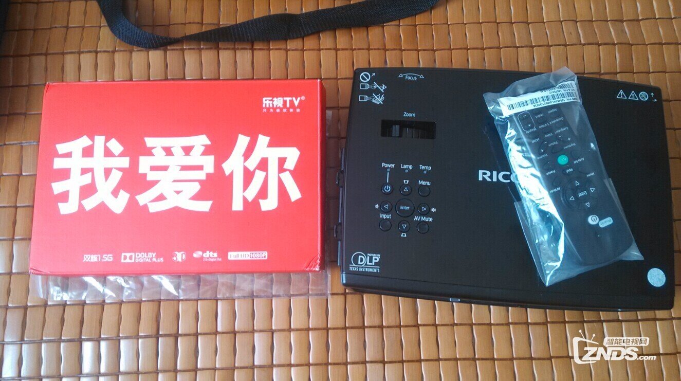乐视盒子+投影仪+音响=完美视听影院