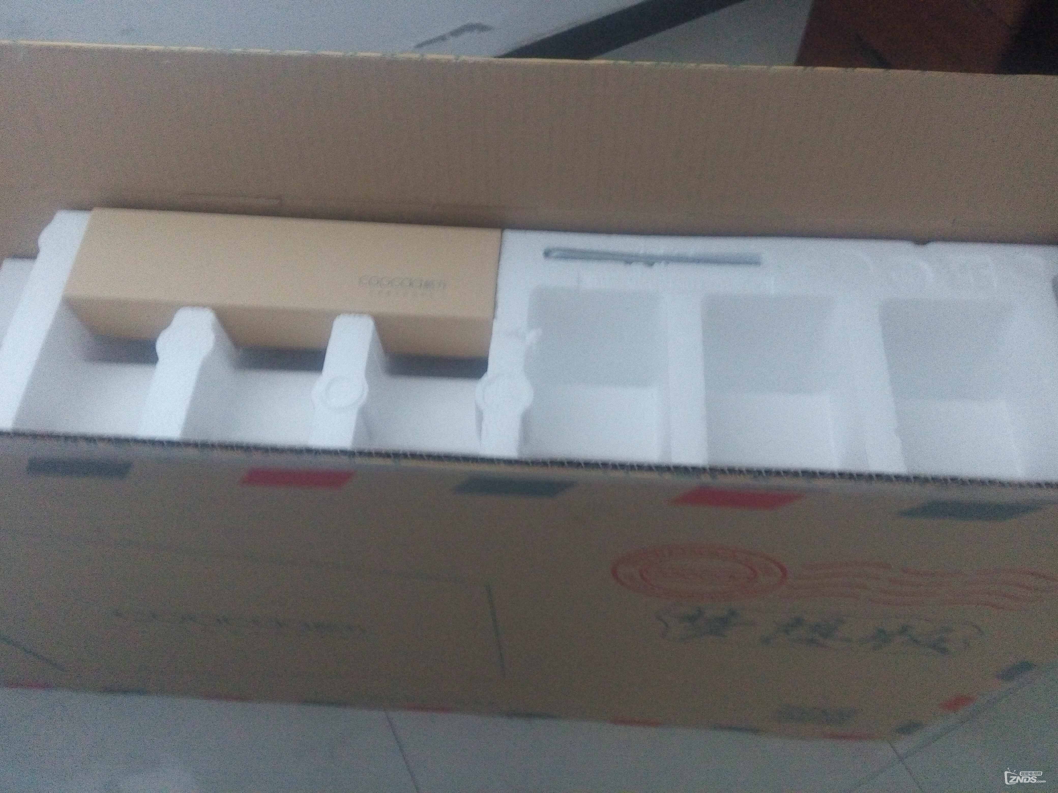 新电视到货了，来个简单开箱。