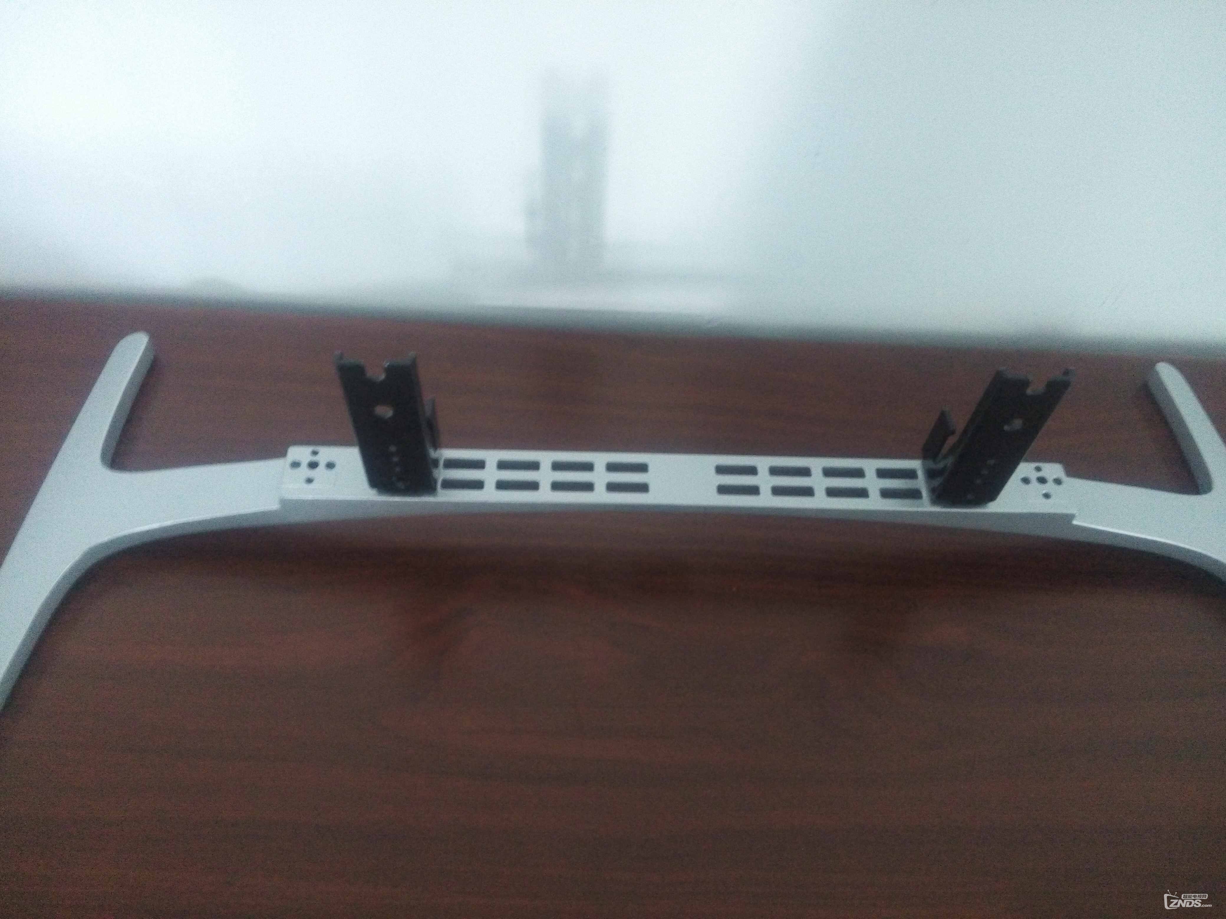 新电视到货了，来个简单开箱。