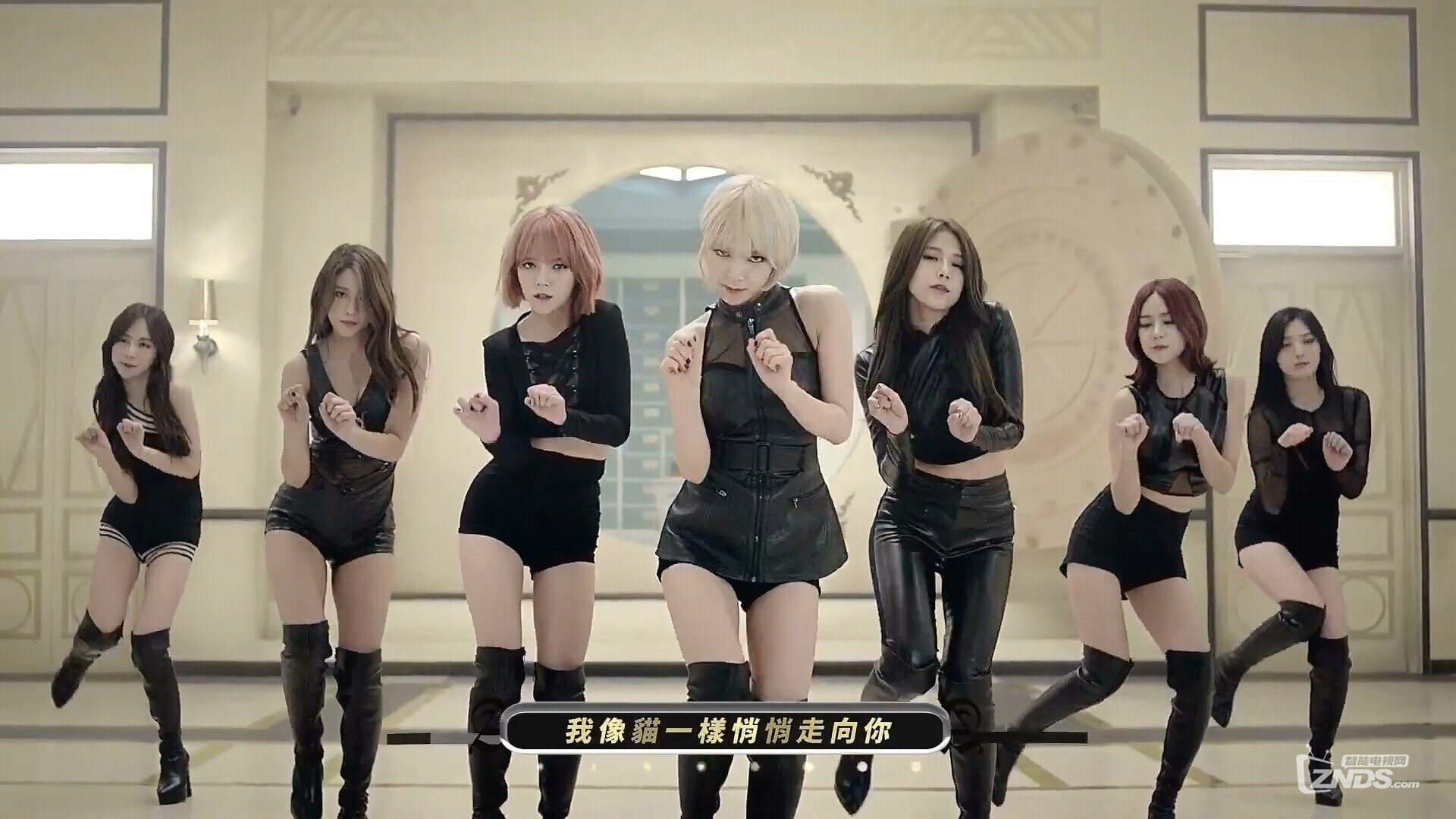 AOA〈Like a Cat〉官方中字.mp4_snapshot_01.28_[2015.01.28_20.46.13].jpg