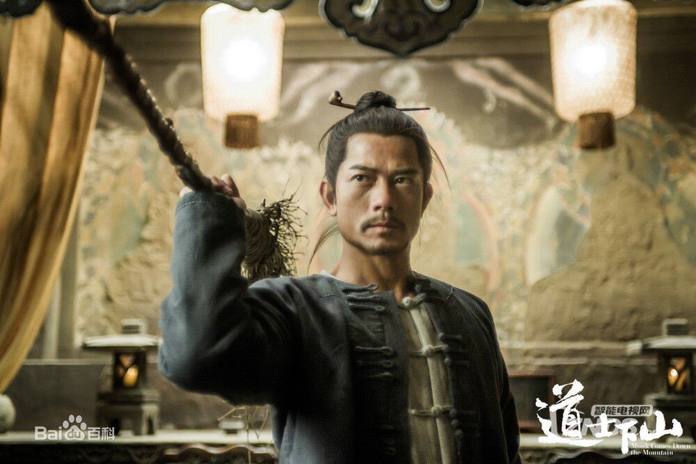 然后在方丈的bb和鞭打之下,何安下为了寻求原谅跪万物   最后打败了