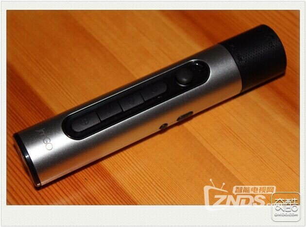 把客厅装扮成电影院，坚果G1智能微型投影仪开箱小分享