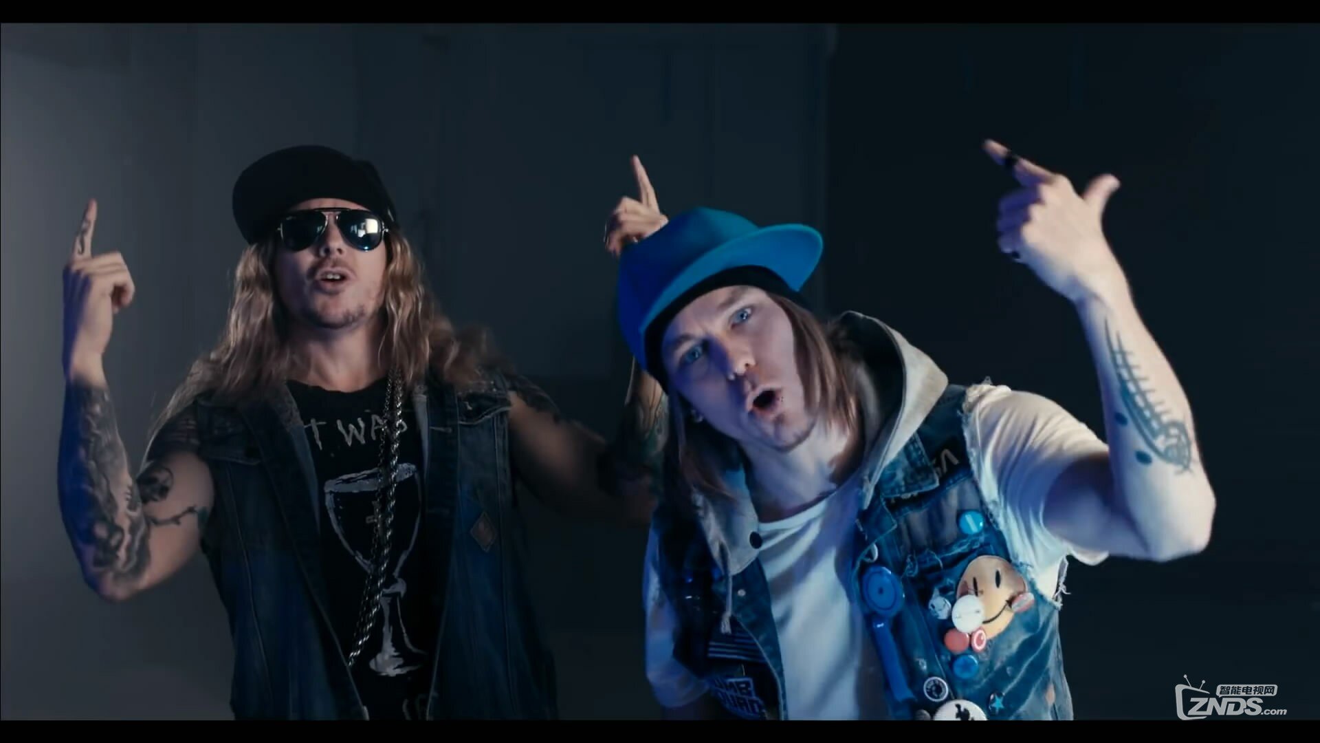 [高清MV]Bombs Away Everybody Stand Up ft. Luciana 2015