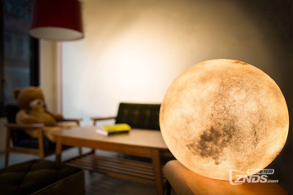 acorn-studio-luna-moon-lamp-5.jpg