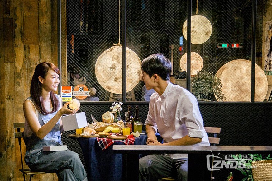 acorn-studio-luna-moon-lamp-33.jpg