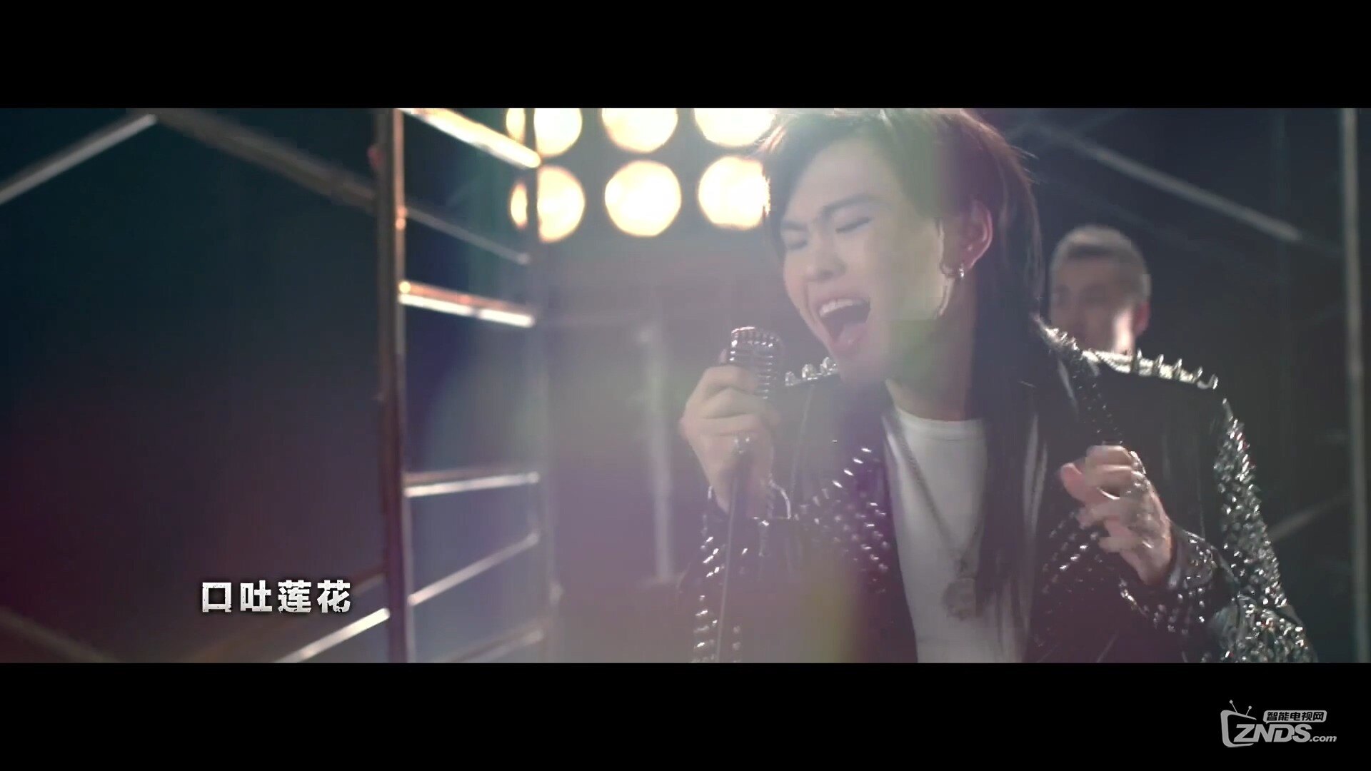 张玮－遗世独立.mp4_20151025_213506.471.jpg
