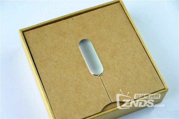 小米手环光感版开箱 心率手环售价99元