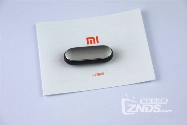 小米手环光感版开箱 心率手环售价99元