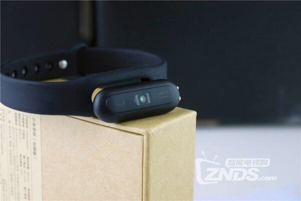 小米手环光感版开箱 心率手环售价99元