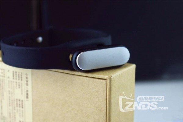 小米手环光感版开箱 心率手环售价99元