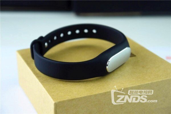 小米手环光感版开箱 心率手环售价99元