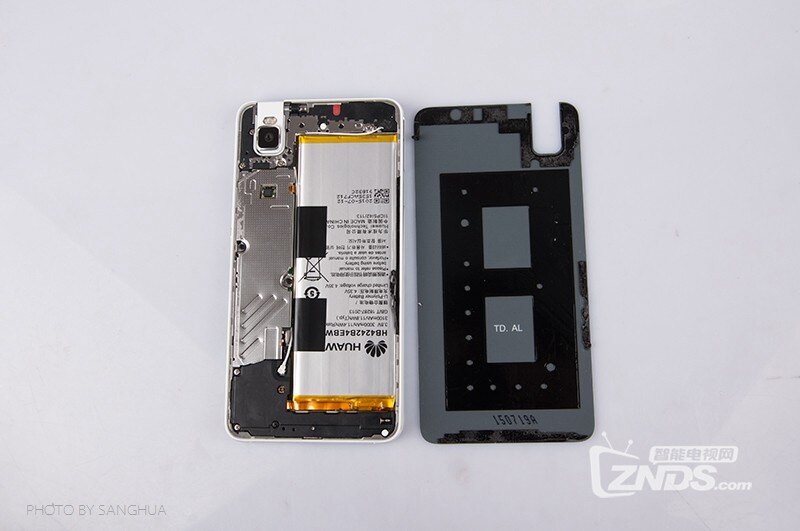 荣耀7i拆机 详解业界首款翻转摄像头手机的秘