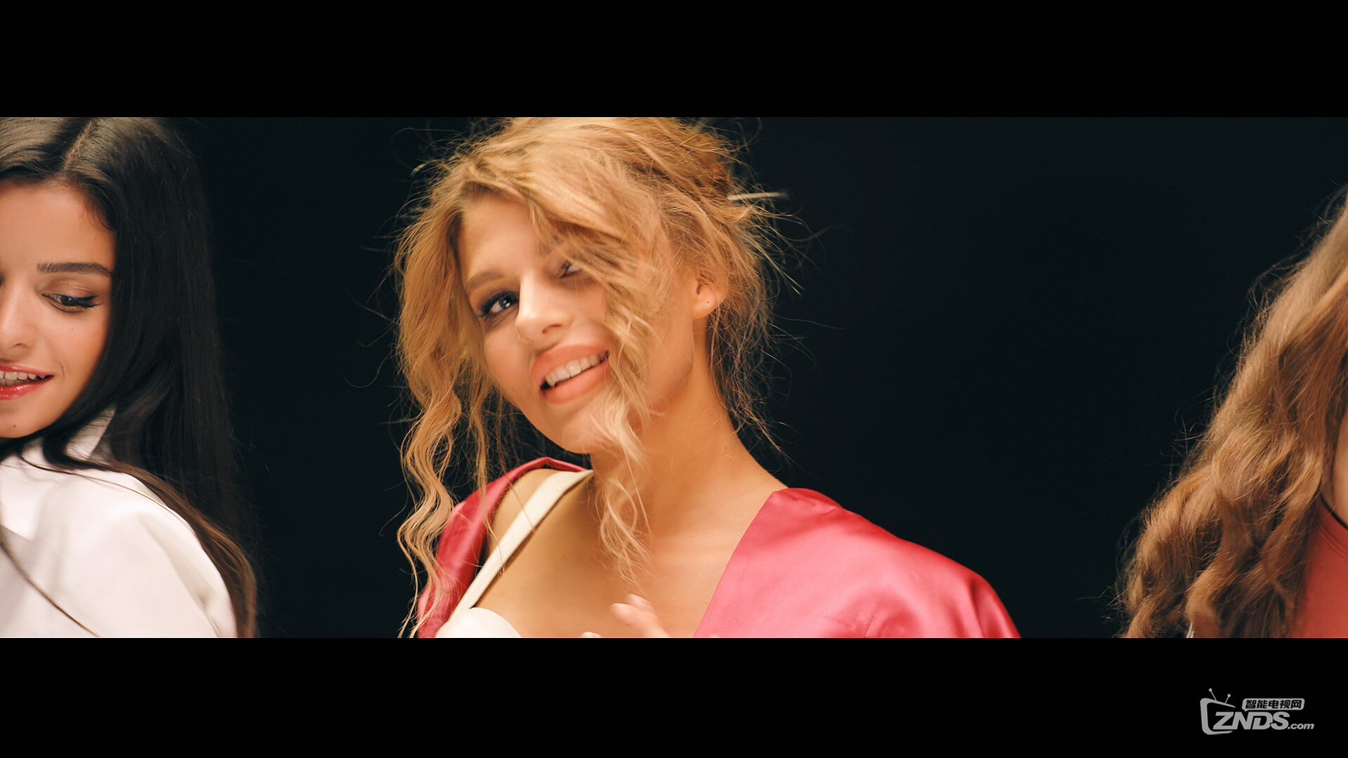 Selfie - В прошлом (LPCM-Master-1080p-ProRes-2015).mov_20160101_023244.984.jpg