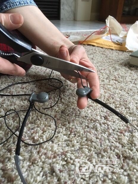 一根铜线还能这么用，给电视DIY一个喇叭！