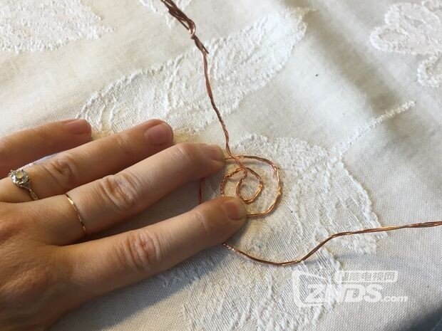 一根铜线还能这么用，给电视DIY一个喇叭！