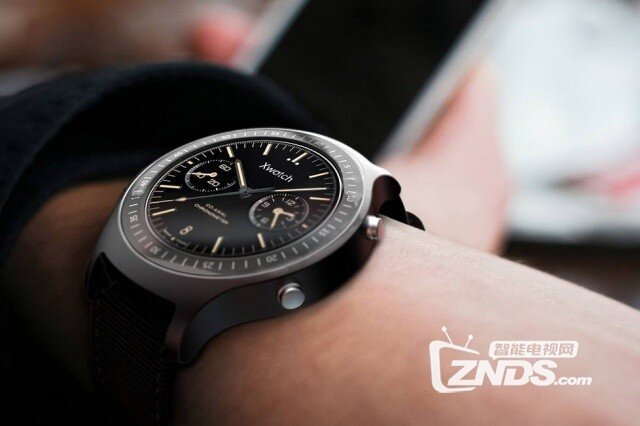 Xwatch圆形表盘设计，采用Android Wear