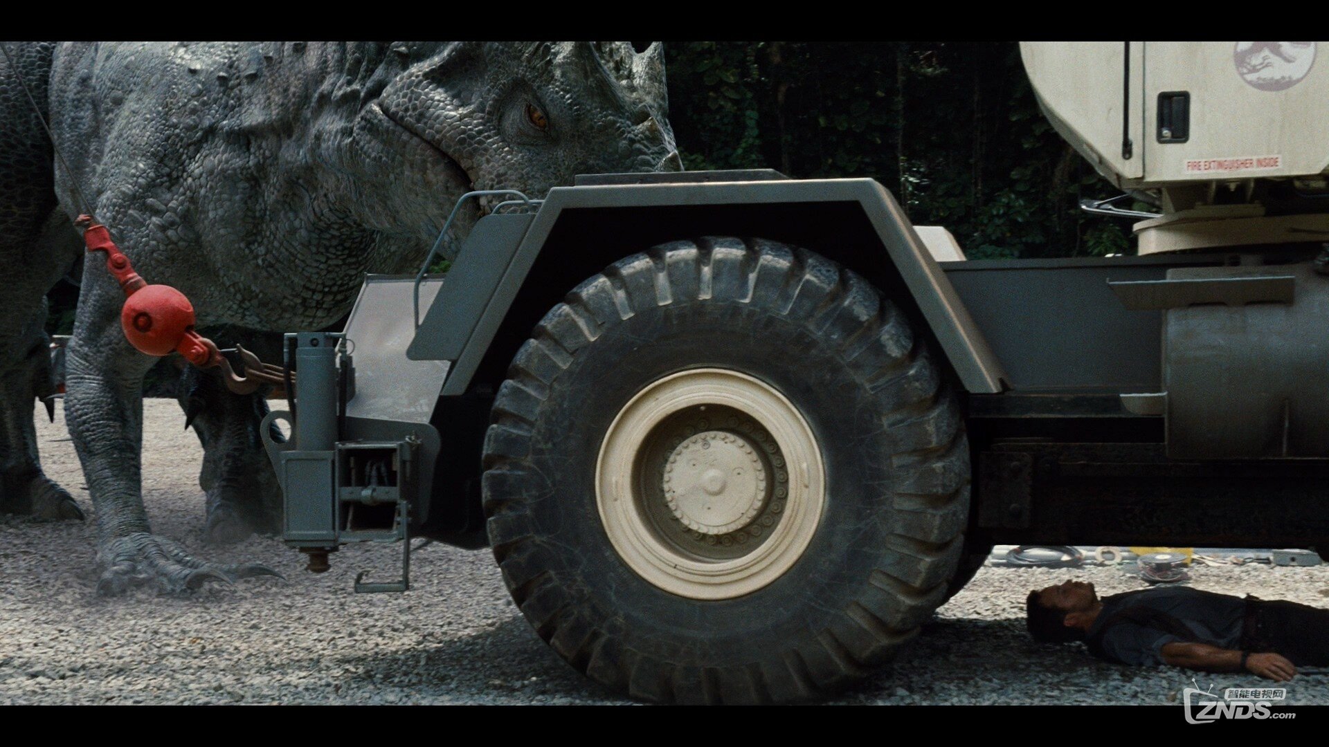 Jurassic.World.2015.1080p.BluRay.REMUX.AVC.DTS-HD.MA.7.1-RARBG.mkv_20160331_212019.078.jpg