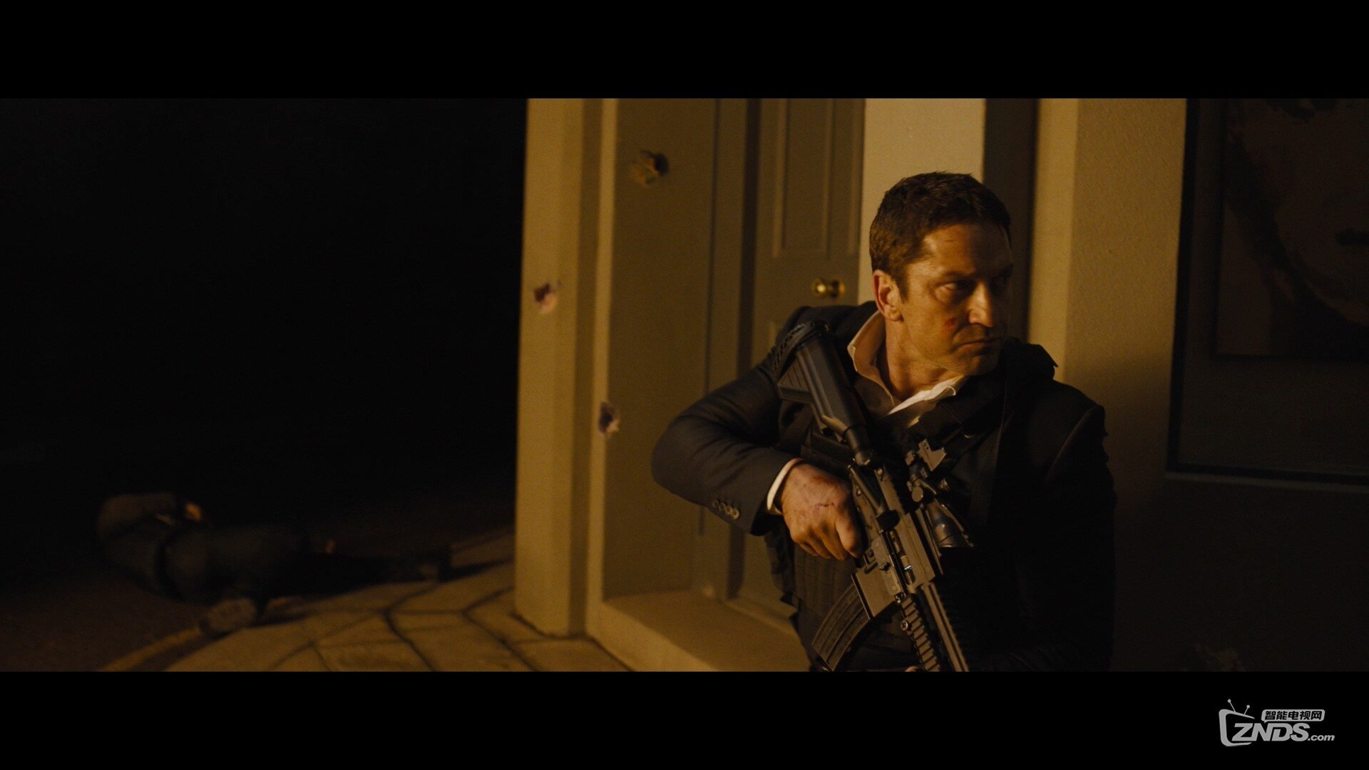 London.Has.Fallen.2016.1080p.BluRay.REMUX.AVC.DTS-HD.MA.7.1-RARBG.mkv_20160618_1.jpg