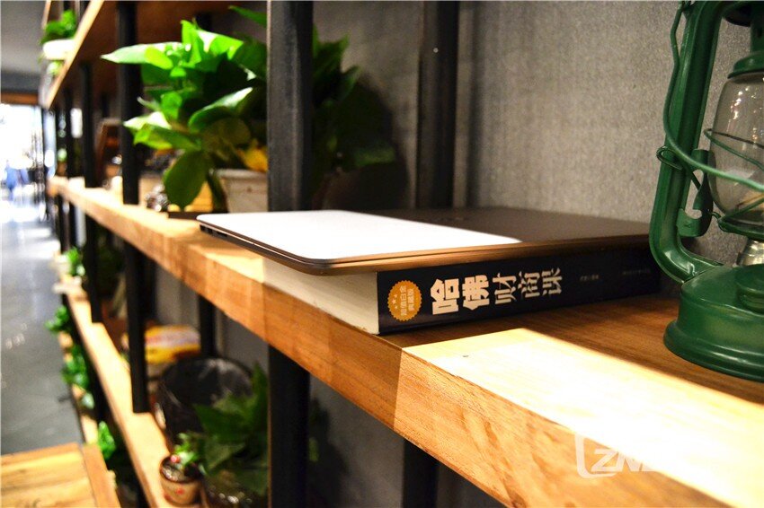结合科技与美感， 华硕打造了又一个优雅的狂徒！