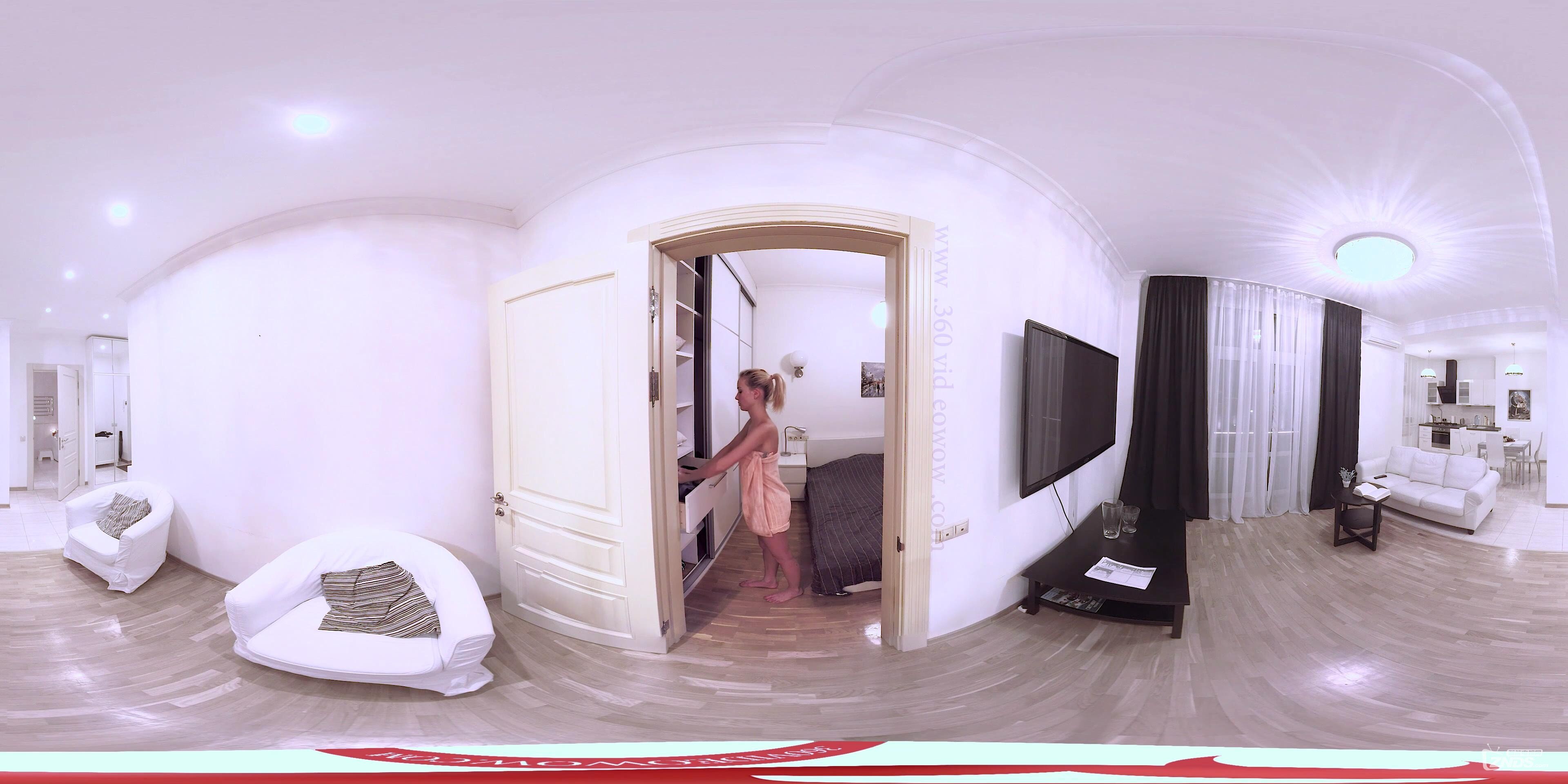 360° video Girl VR - undress before you go to Bed (for samsung gear vr)__201607.jpg