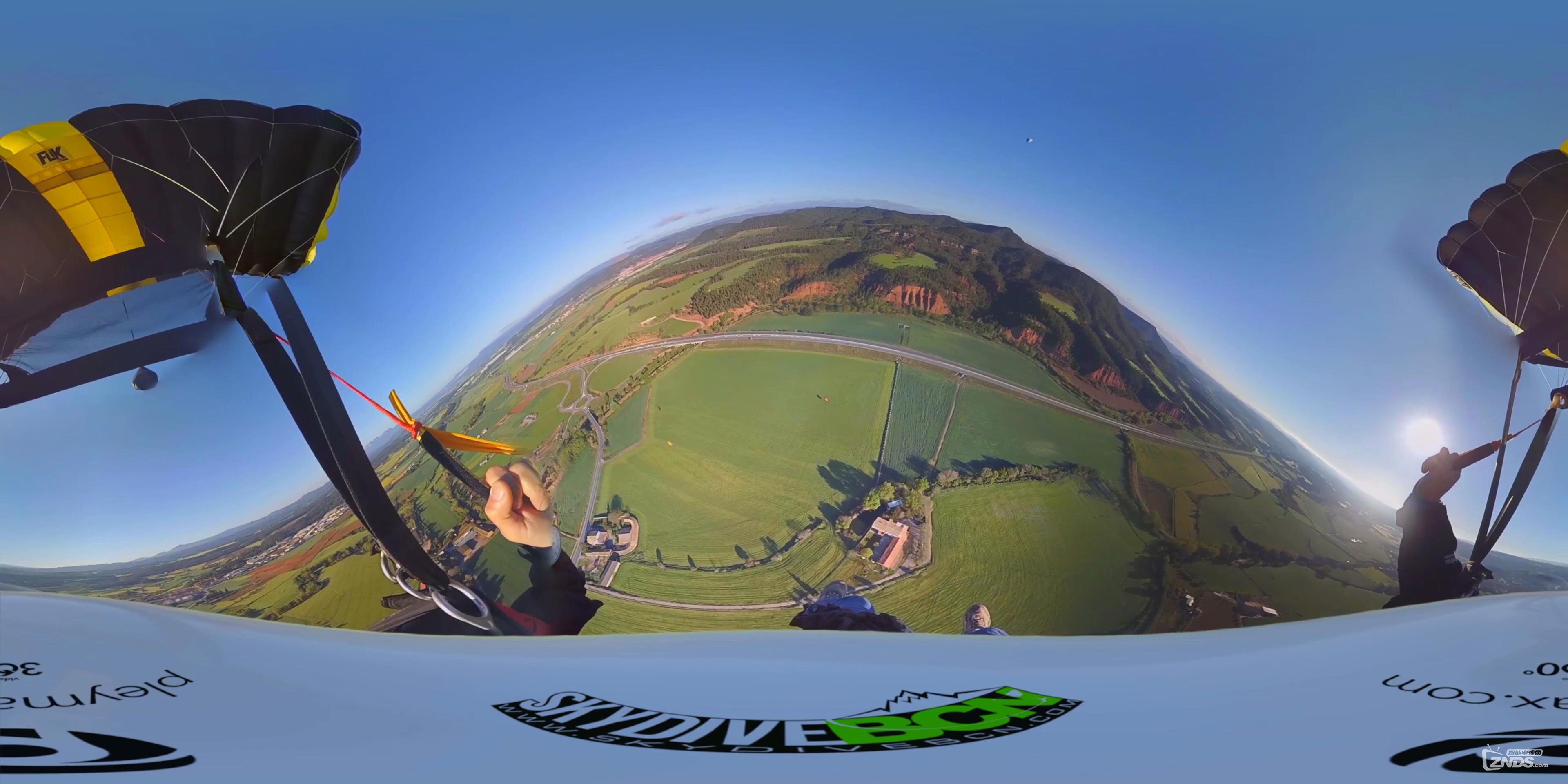Skydiving in 360o VR.mp4_2016711223915.JPG