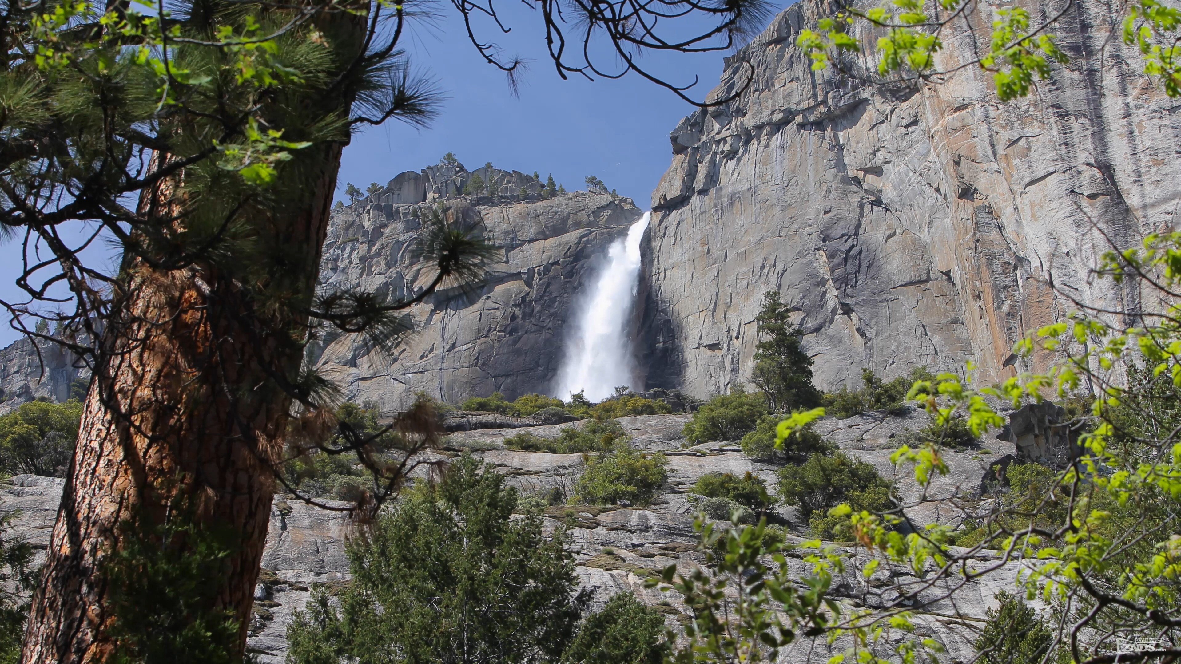 California.Waterfall.Relaxation.2015.2160p.WEB-DL.Eng.ULTRAHDCLUB.mp4_20160724_2.jpg