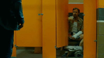 玛奇(瑞恩·高斯林 饰)是一位私家侦探,智障,逗逼且酗酒成性,只能靠