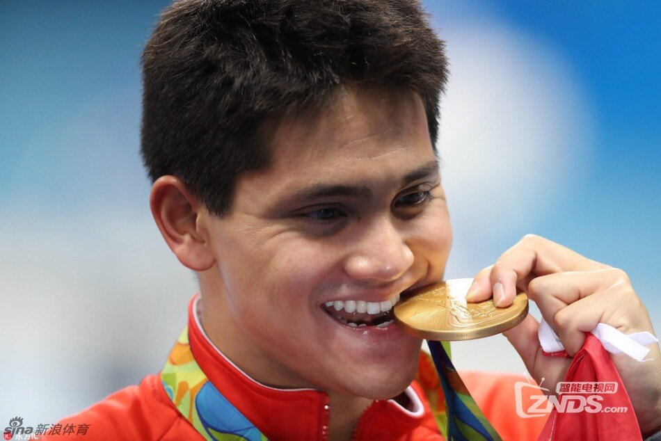 男子100米蝶泳,斯库林夺得金牌!并打破奥运会