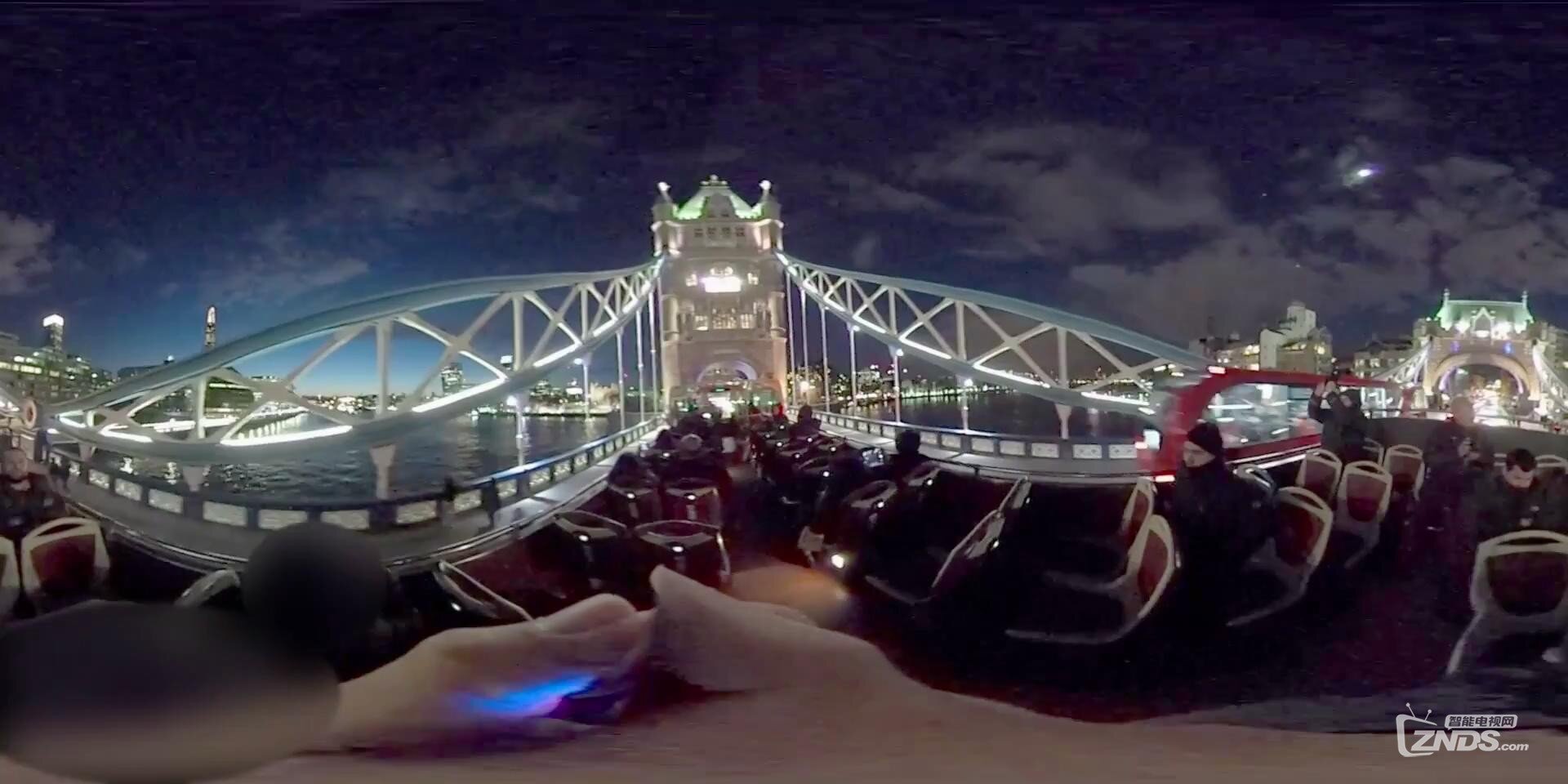 360° VR Video London Bus Night Tour (1)_201681522825.JPG