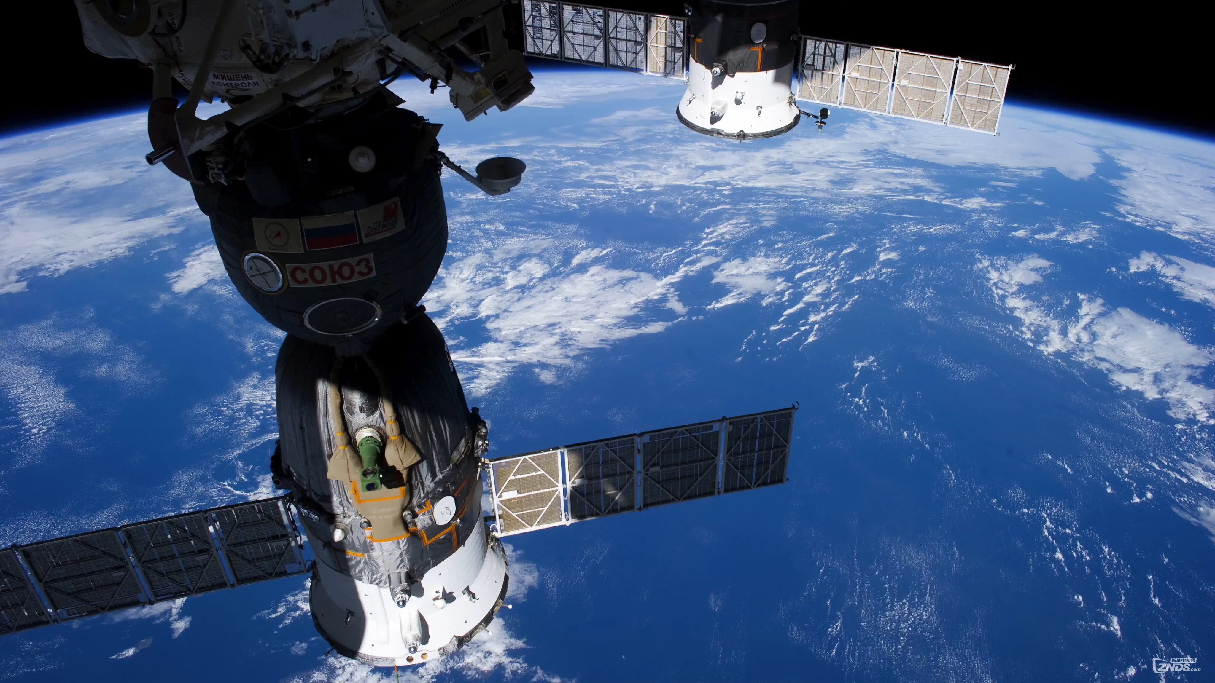The World Outside My Window - Time Lapse of Earth from the ISS (4K).mp4_20160820.jpg