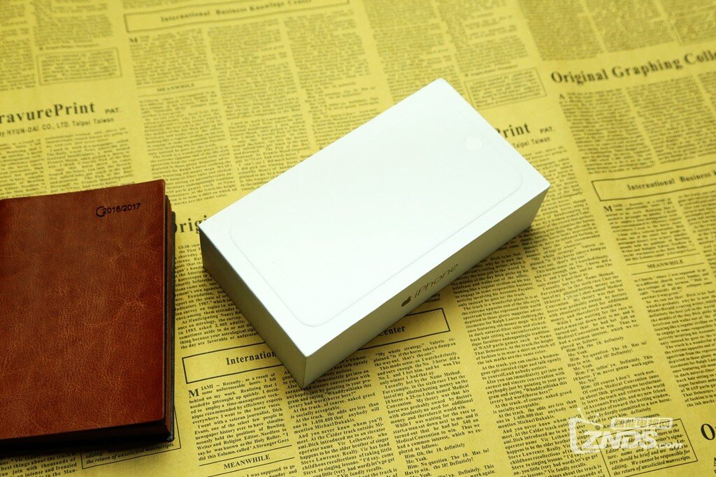 新买iphone 6 plus用刀刮,真的爱疯了么?