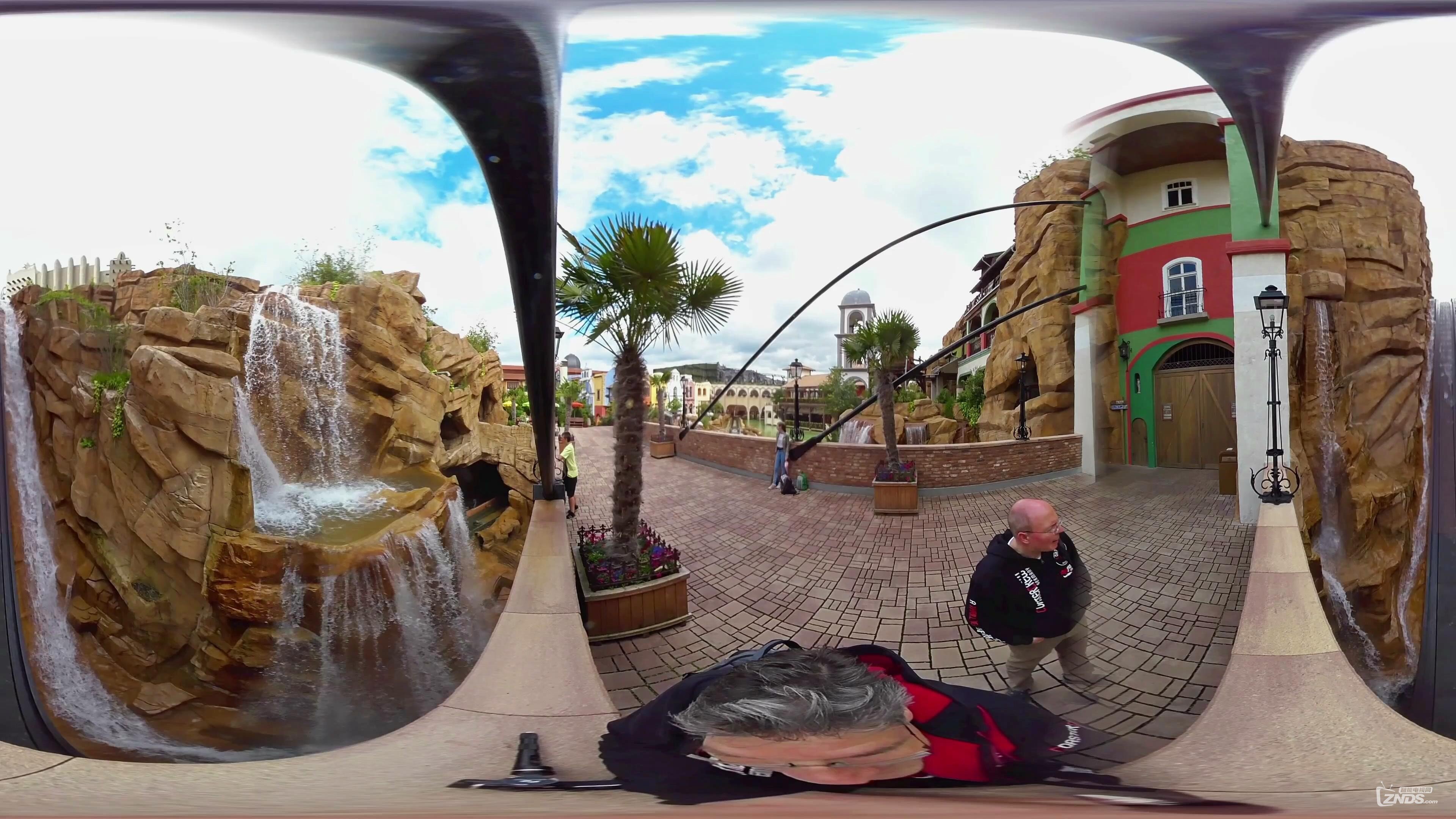 360° VR Experience  Chiapas DIE Wasserbahn Log Flume 360 video on-ride POV Phan.jpg