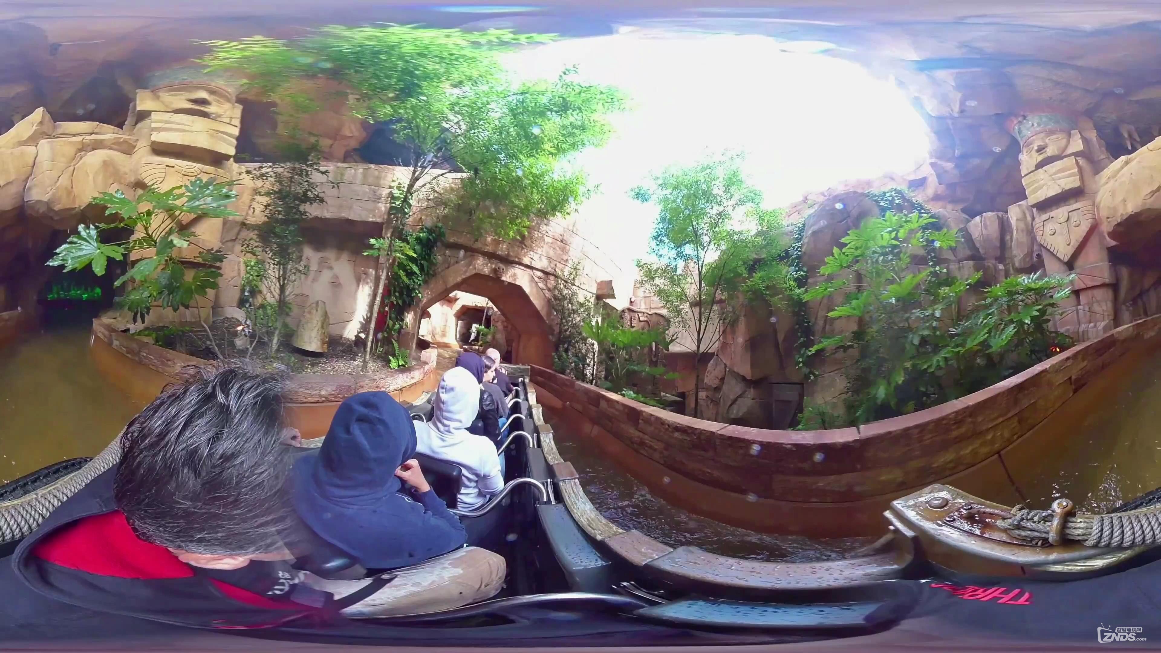 360° VR Experience  Chiapas DIE Wasserbahn Log Flume 360 video on-ride POV Phan.jpg