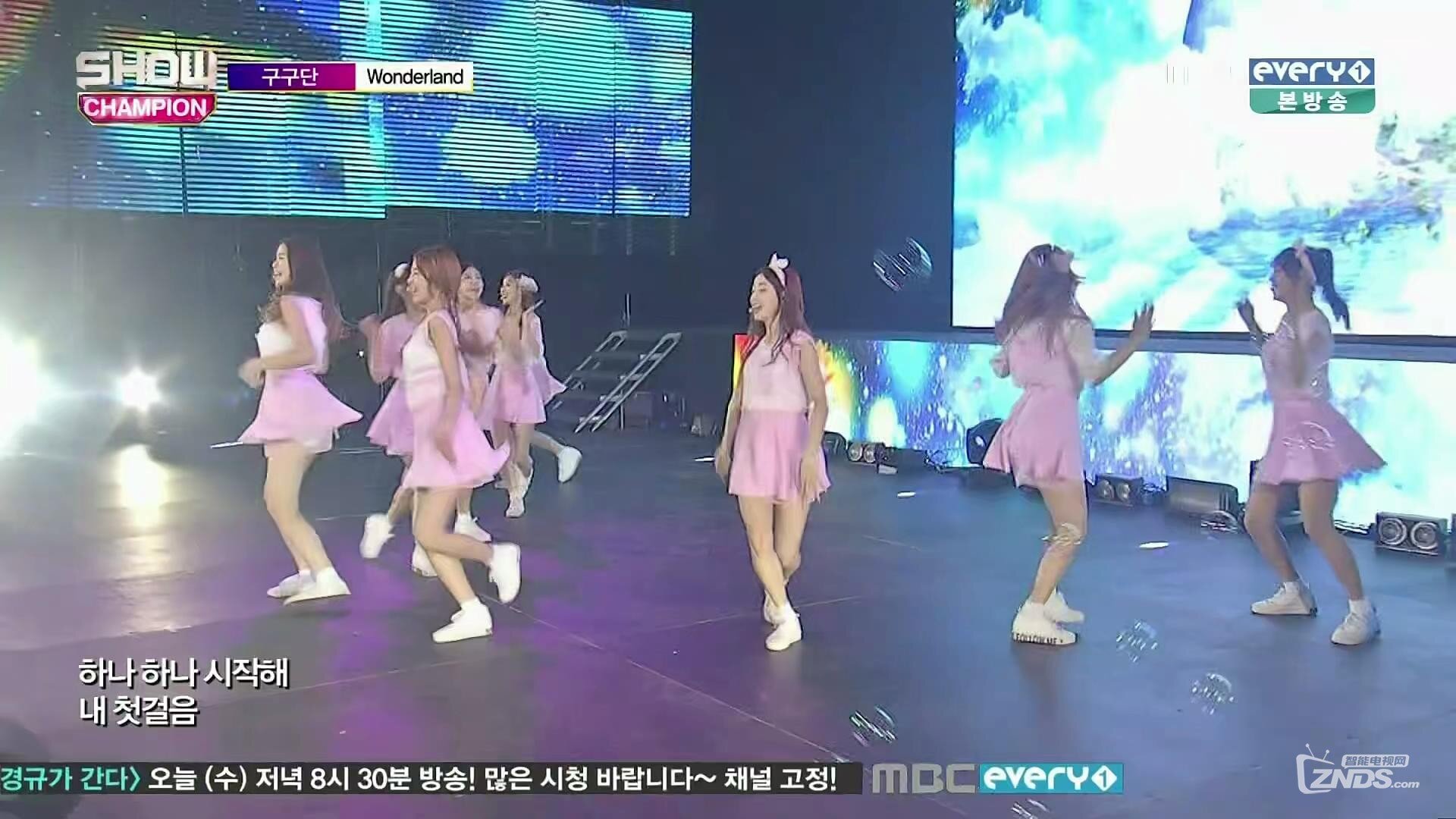 gugudan - Wonderland (160914 MBC every1 Show Champion)_coreMx265_2016916152355.JPG