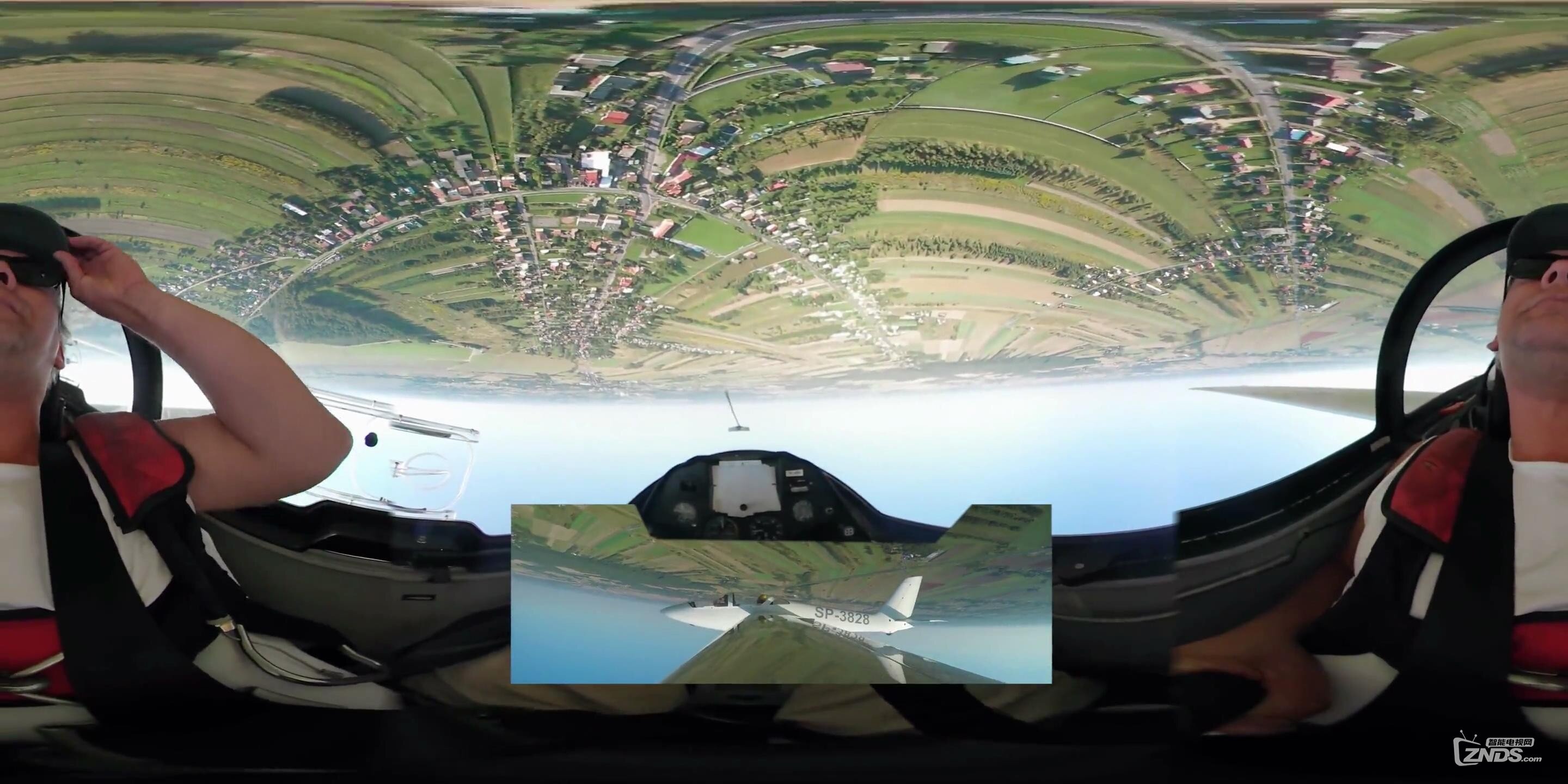 【360度VR全景视频】土豪带你开FOX滑翔机空中任性花式飞行