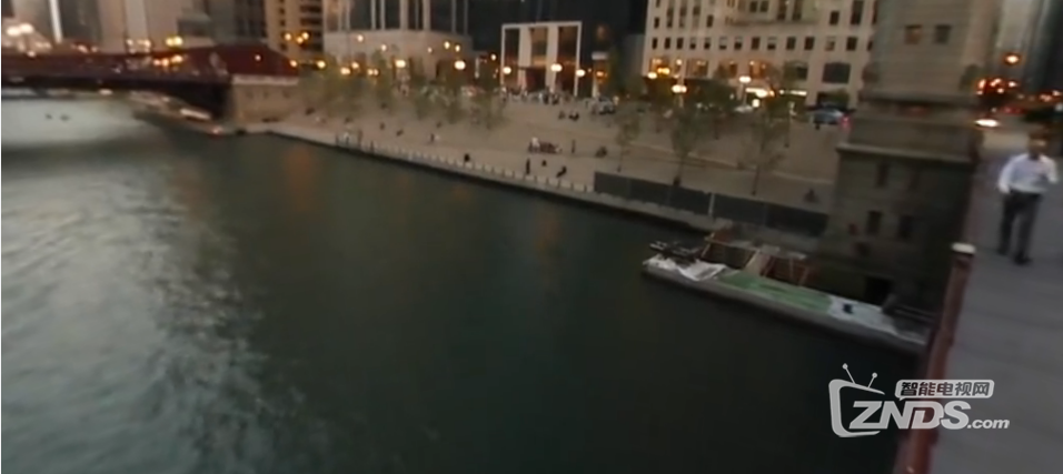 全景视频：带你游览治理后的芝加哥河畔