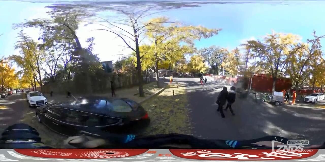 【法晚VR新聞】深秋！去三里屯銀杏大道賞秋葉！_20161109154410.JPG