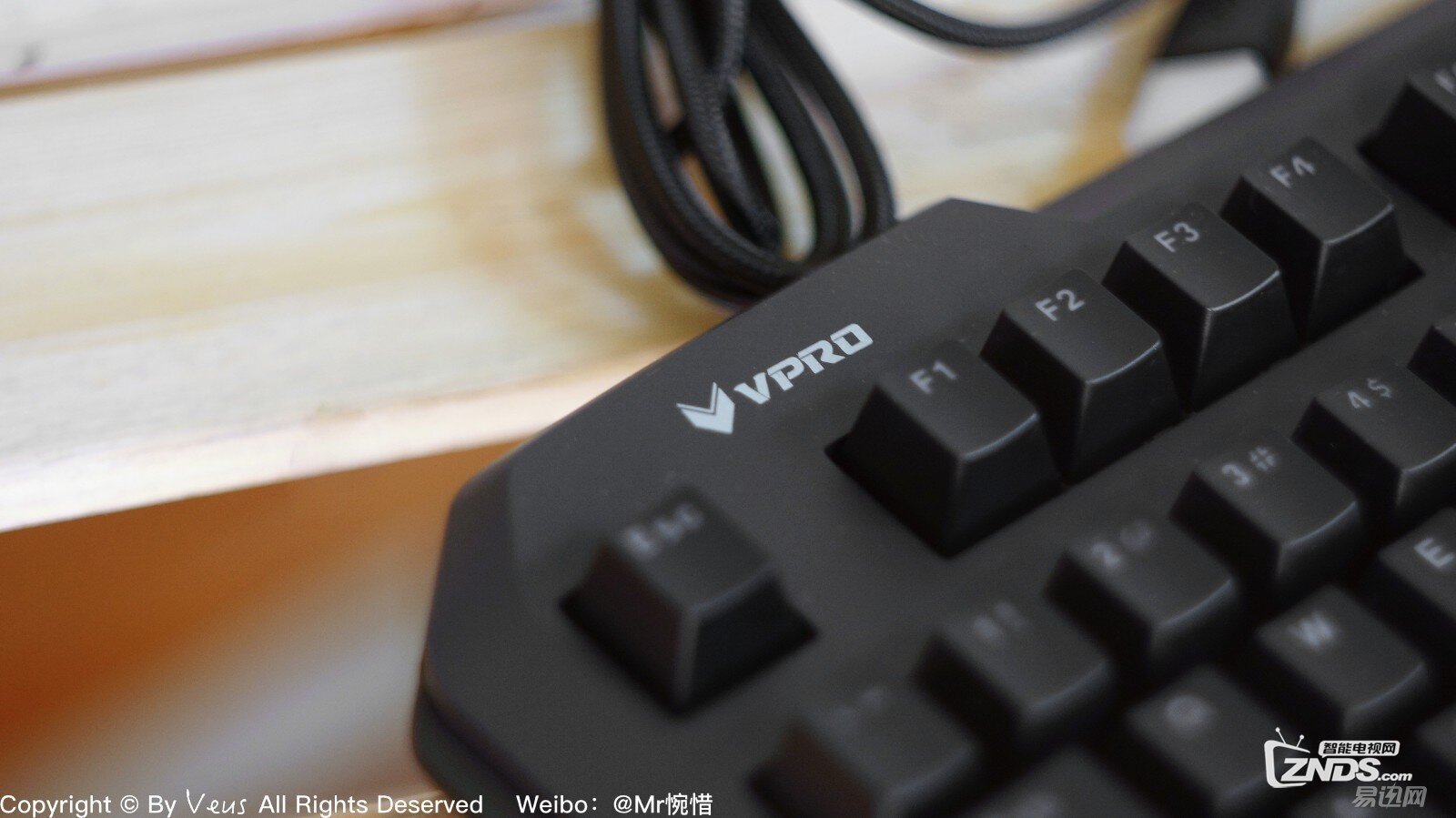 雷柏V700 Pro混光机械黑轴上手评测